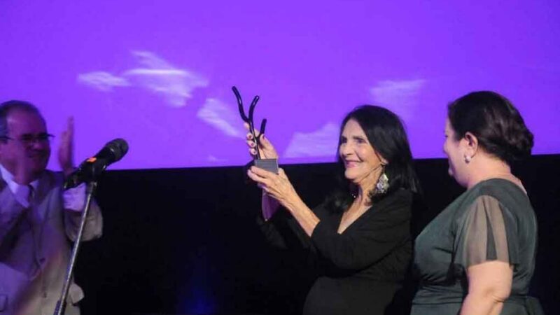 Eslinda Núñez recibe homenajes en su cumpleaños 82