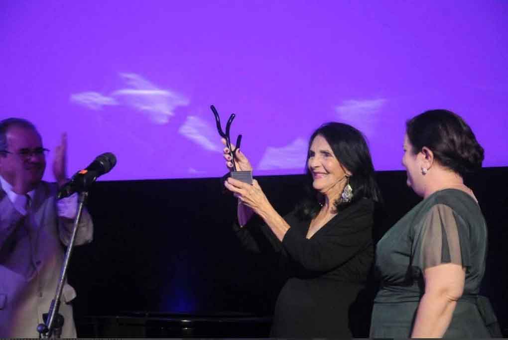 Eslinda Núñez recibe homenajes en su cumpleaños 82