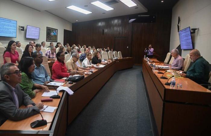 Predicen modelos matemáticos control de la epidemia en Cuba para inicio de año