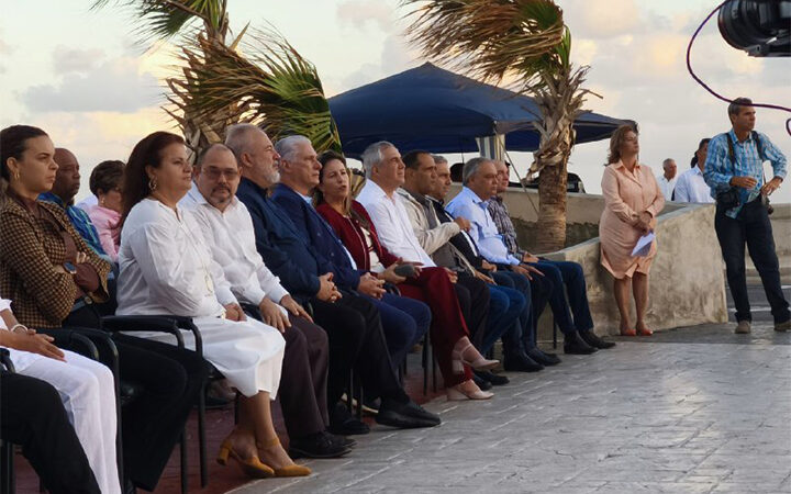 Participa Díaz-Canel en acto por Día del Educador