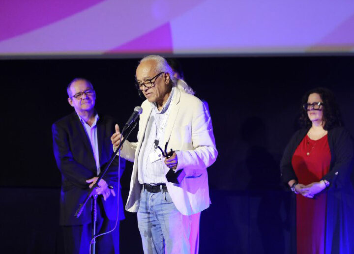 Entregan Coral de Honor a legendarios Estudios Churubusco de México