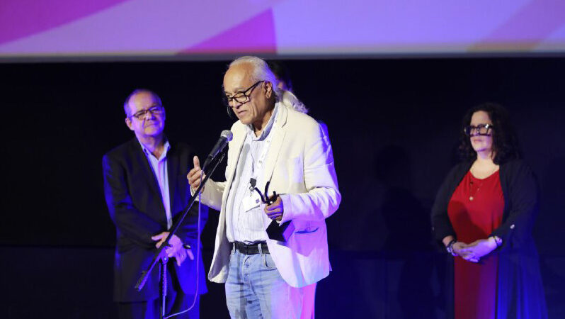 Entregan Coral de Honor a legendarios Estudios Churubusco de México