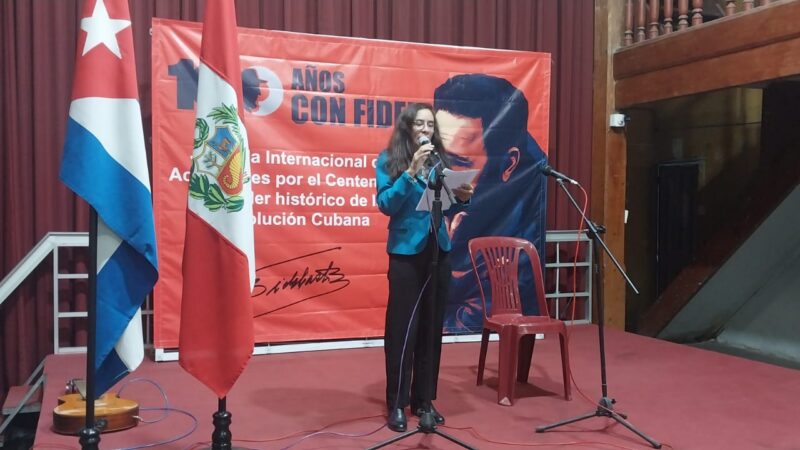 Exposición de artistas peruanos de la plástica homenajea a Fidel Castro