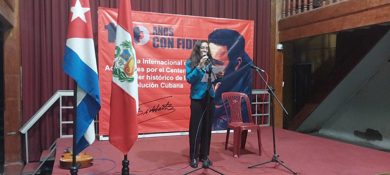 Exposición de artistas peruanos de la plástica homenajea a Fidel Castro