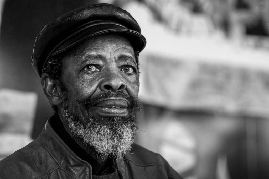 Versos del poeta sudafricano Keorapetse W. Kgositsile