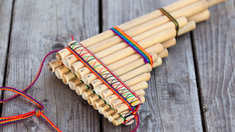 Media hora con su intérprete, May Kay y su Zampoña