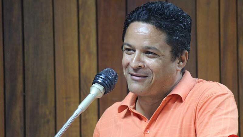 Presentarán libro que explora el mundo desde la radio