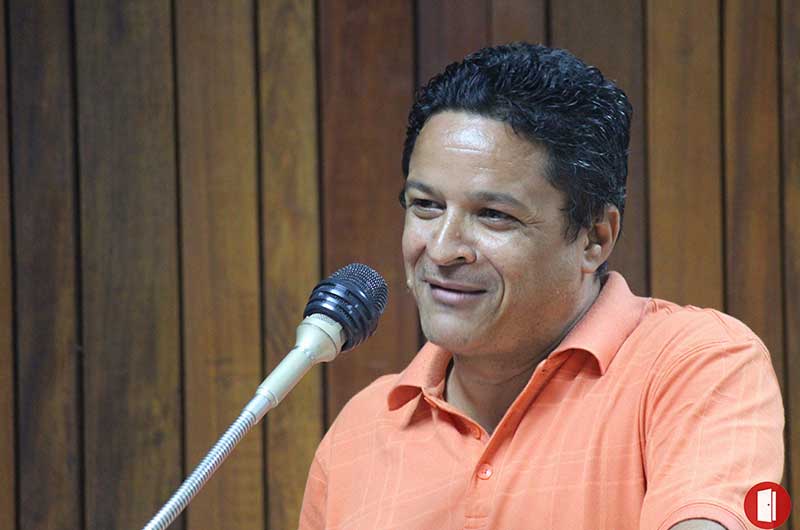 Presentarán libro que explora el mundo desde la radio