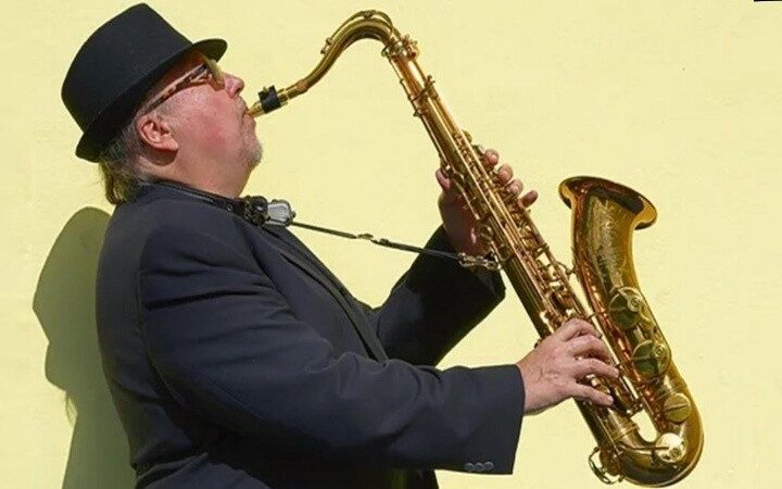 Media hora con su intérprete, el saxofonista y compositor Ed Calle