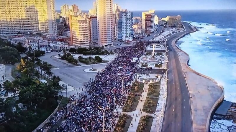 Multitudinaria despedida en Cuba a combatientes caídos en Venezuela