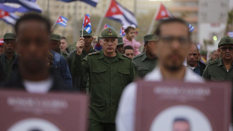 Encabeza Presidente de Cuba Marcha del Pueblo Combatiente en La Habana