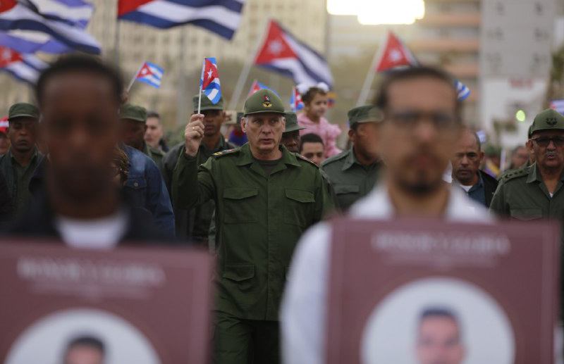Encabeza Presidente de Cuba Marcha del Pueblo Combatiente en La Habana