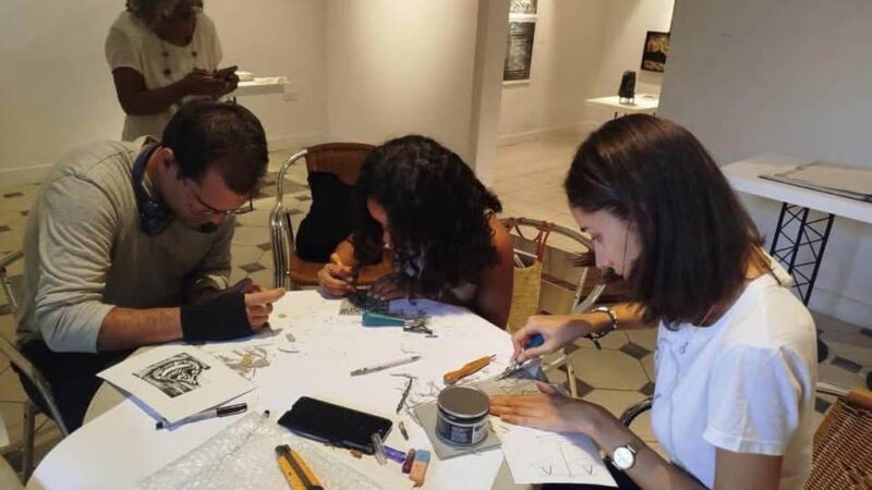 Realizan taller para aprendices de grabado