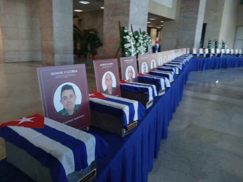 Homenaje del pueblo de Cuba a los 32 combatientes caídos en Venezuela