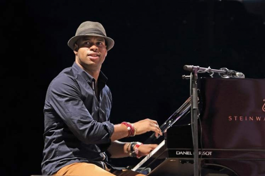 Un lugar en el aire, el pianista cubano Roberto Fonseca
