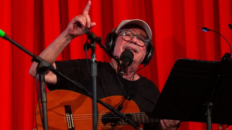 Silvio en el Longina y las canciones que hay que seguir cantando