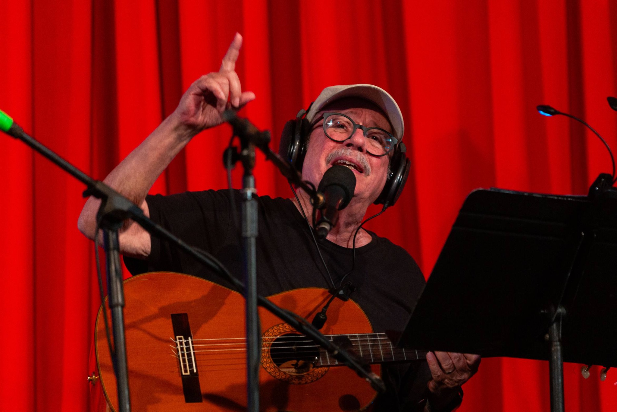 Silvio en el Longina y las canciones que hay que seguir cantando