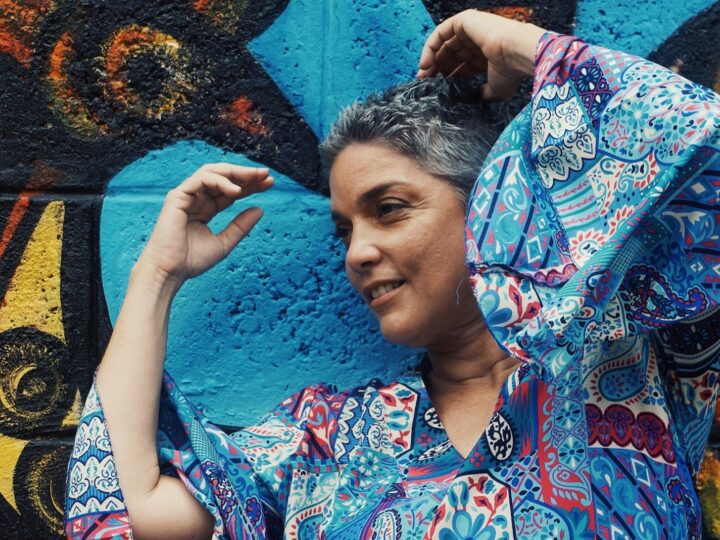 La soprano y compositora cubana Bárbara Llanes, prenominada a los Premios Platino