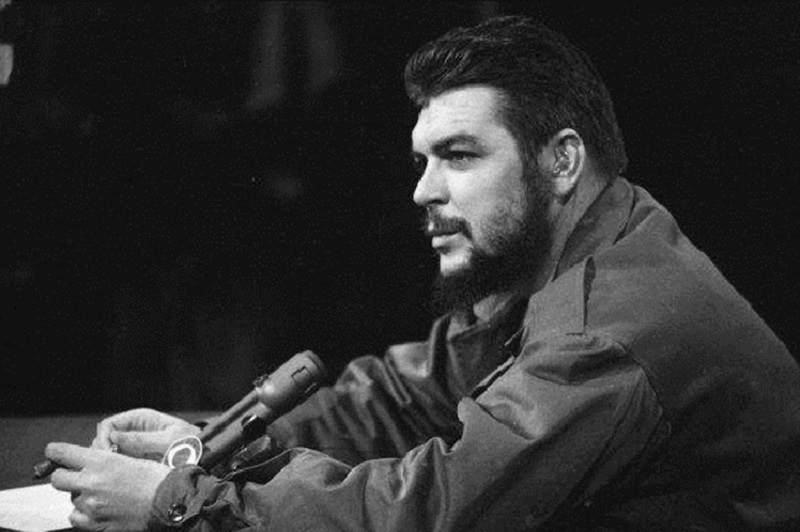La ciudadanía cubana por nacimiento al Comandante Ernesto Che Guevara