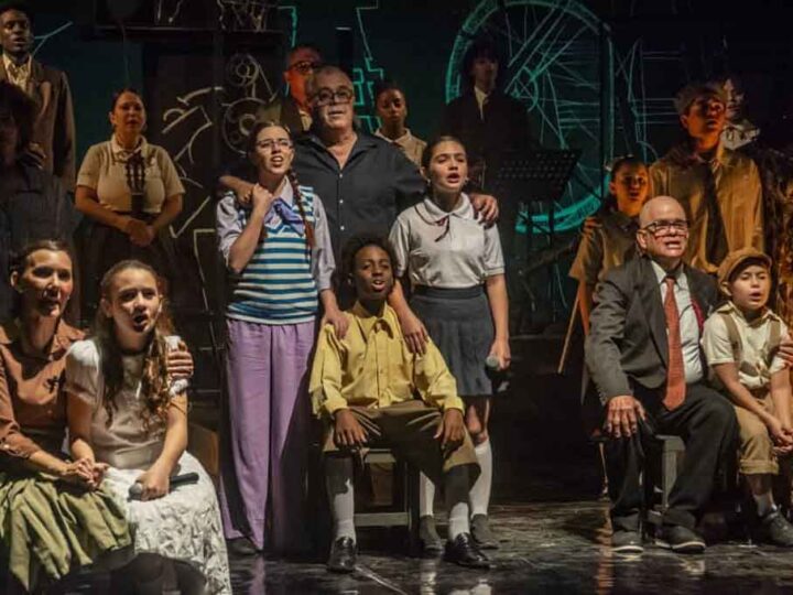 Y sin embargo… se mueve, éxito teatral de La Colmenita de Cuba