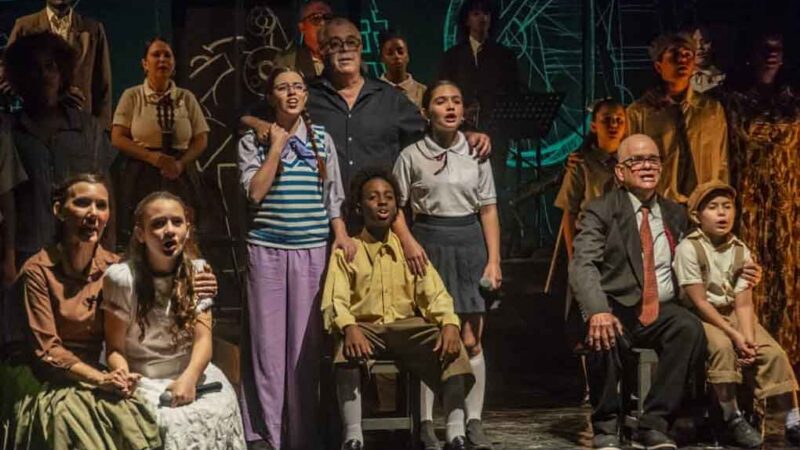 Y sin embargo… se mueve, éxito teatral de La Colmenita de Cuba
