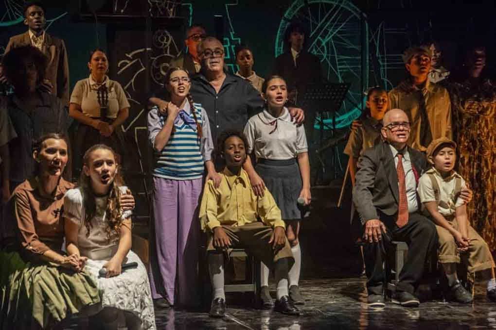 Y sin embargo… se mueve, éxito teatral de La Colmenita de Cuba