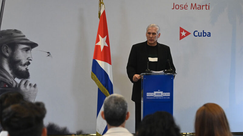 Comparece el Presidente cubano ante medios de prensa