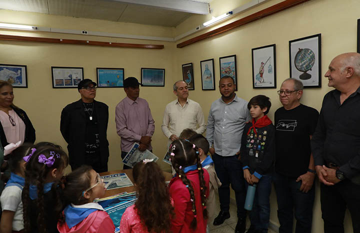 Inauguran en La Habana exposición de humor gráfico sobre contaminación ambiental