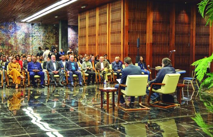 Presentan en el Palacio de la Revolución Obras Escogidas de Raúl