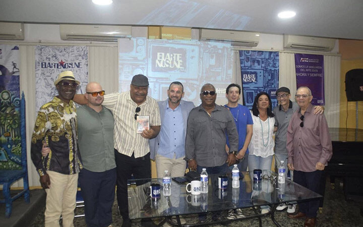 Emilio Vega presenta: Feeling con canción. Homenaje a Pedro Vega