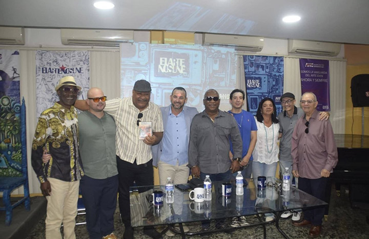 Emilio Vega presenta: Feeling con canción. Homenaje a Pedro Vega