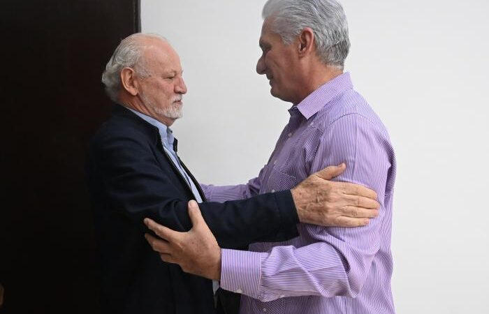 Recibe Díaz-Canel a miembros de delegación de la Asamblea Internacional de los Pueblos