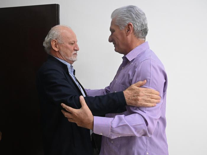 Recibe Díaz-Canel a miembros de delegación de la Asamblea Internacional de los Pueblos