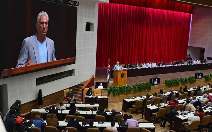 Presidente cubano ratifica ante amigos del mundo defensa de la soberanía nacional