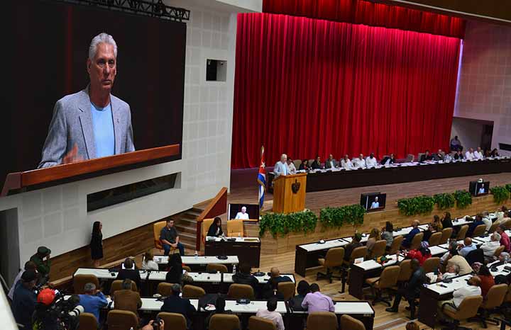 Presidente cubano ratifica ante amigos del mundo defensa de la soberanía nacional