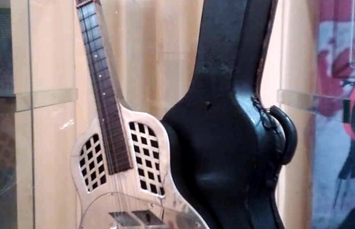 Exhiben en Cuba raro ejemplar de guitarra acústica-resonadora Style-1