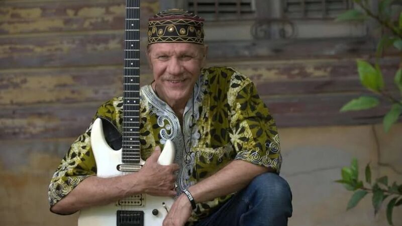 Media hora con su intérprete, Pablo Menéndez