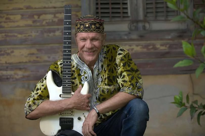 Media hora con su intérprete, Pablo Menéndez