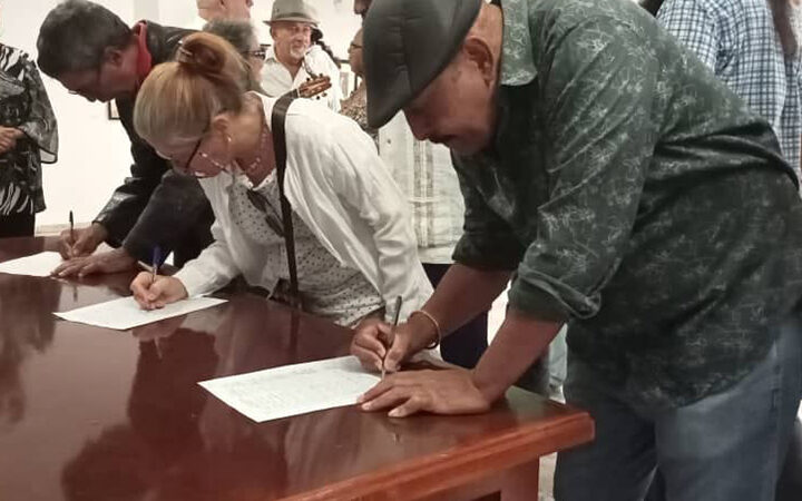 Intelectuales y artistas reafirman su compromiso por Cuba