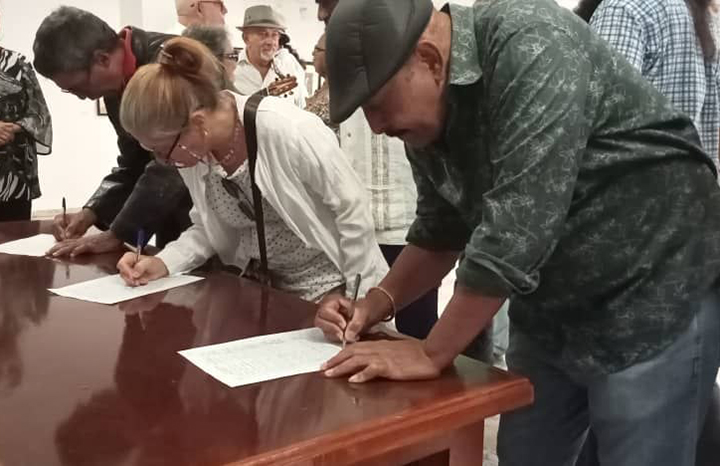 Intelectuales y artistas reafirman su compromiso por Cuba