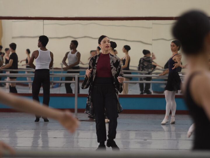 Imparte Viengsay Valdés Clase Magistral en la Escuela Nacional de Ballet Fernando Alonso