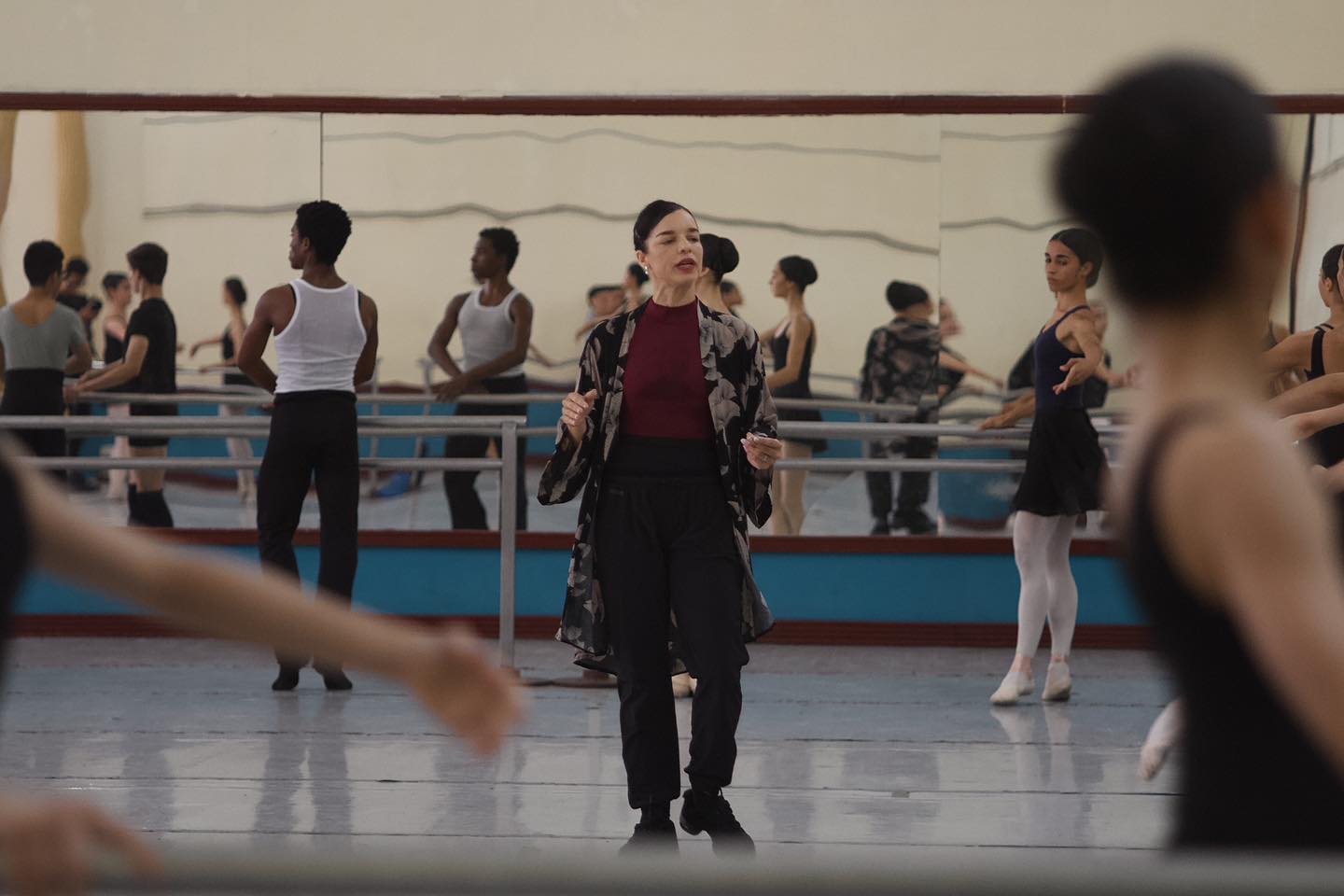 Imparte Viengsay Valdés Clase Magistral en la Escuela Nacional de Ballet Fernando Alonso