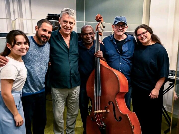 Viaje musical y solidario de Chico Buarque a Cuba