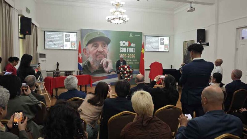 Sonoridad de Nicolás Guillén en China con Todas las flores de abril