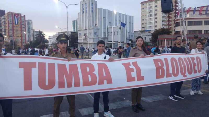 Asiste presidente de Cuba a Parada Juvenil Antiimperialista