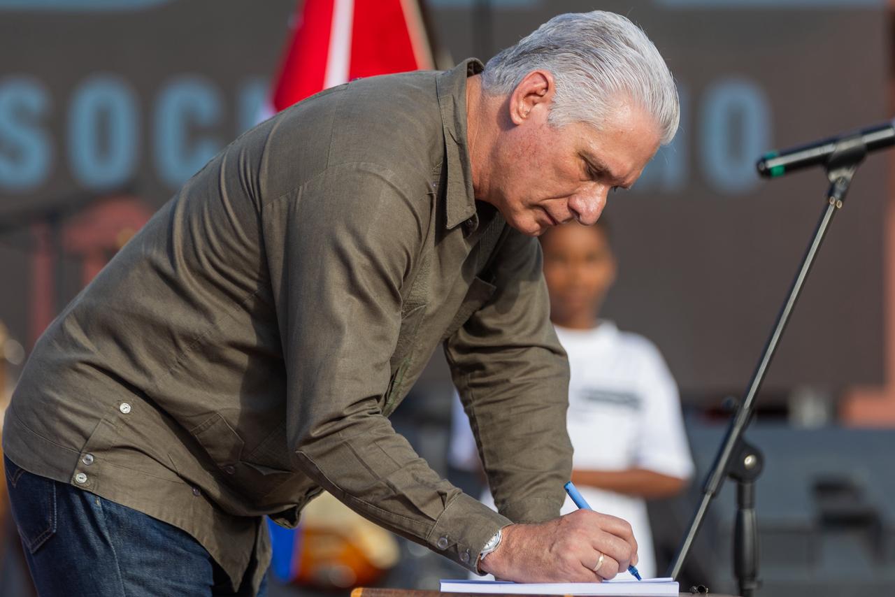 Cada firma es un llamado a conciencia del mundo, presidente de Cuba