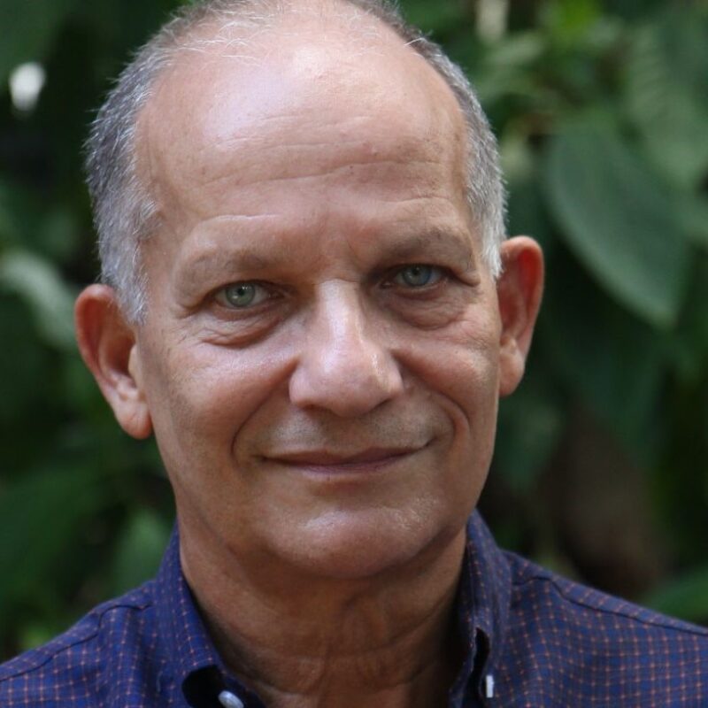 Encuentro con Arturo Arango en programa cultural Libro a la carta