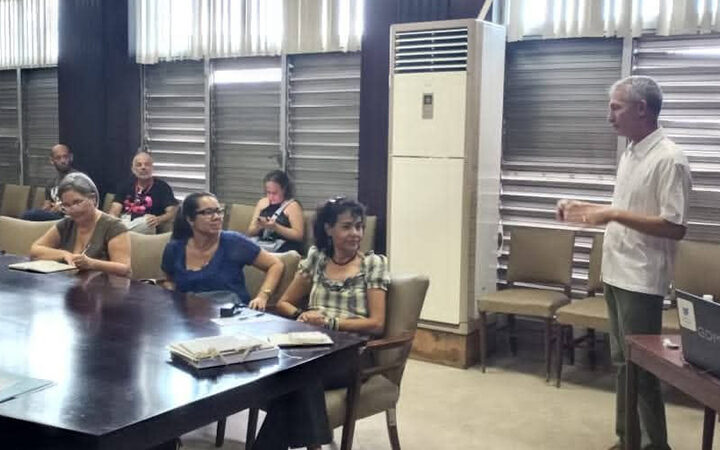 Bibliotecólogos cubanos comparten experiencias sobre la preservación documental