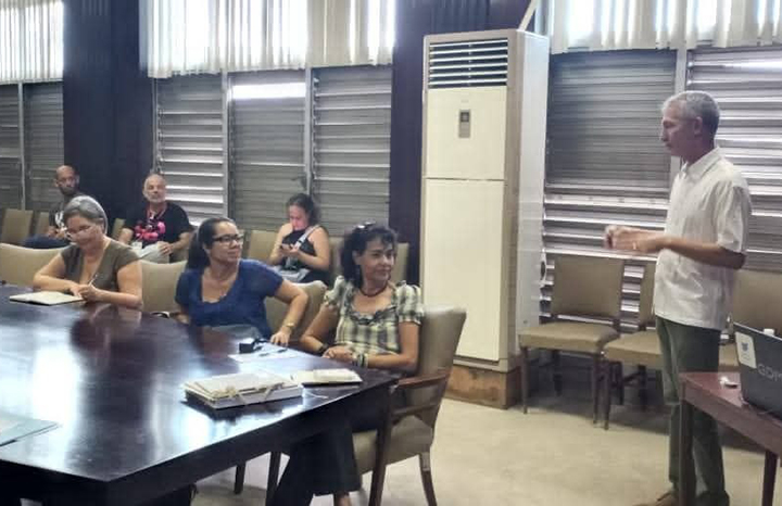 Bibliotecólogos cubanos comparten experiencias sobre la preservación documental