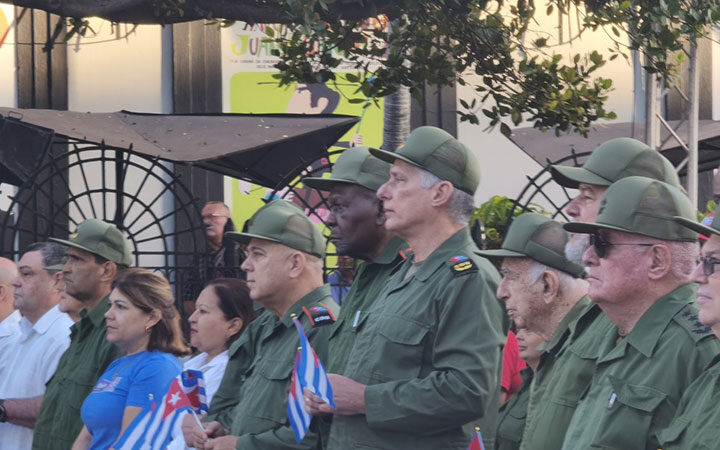 Asiste Díaz-Canel a acto por aniversario de la proclamación socialista